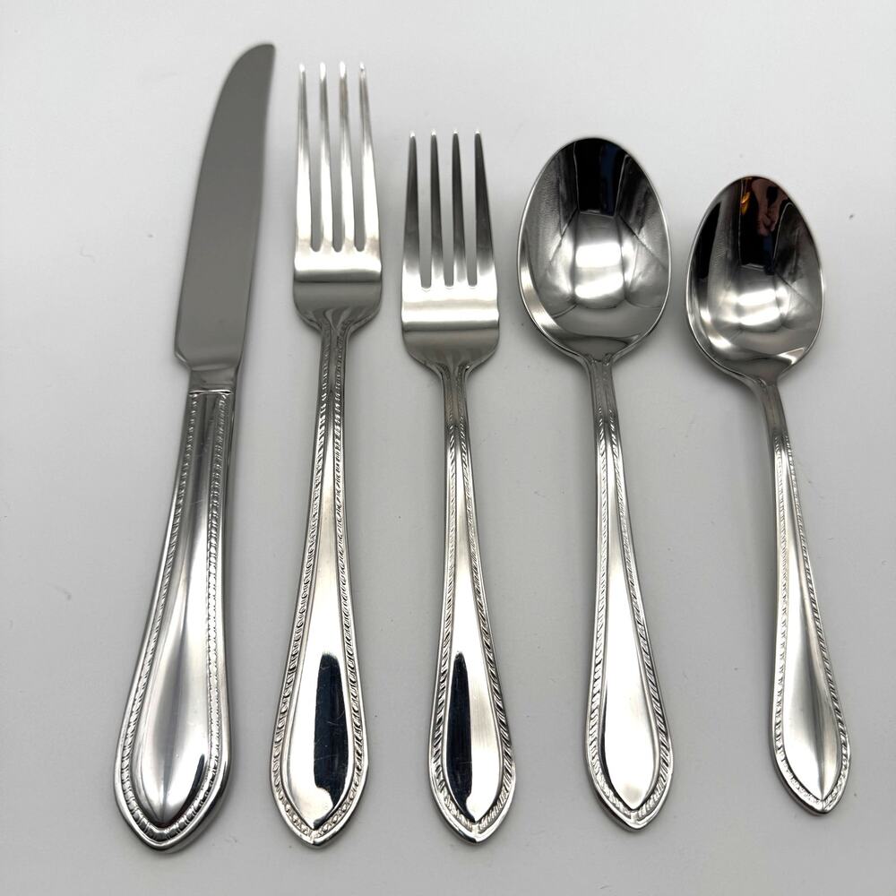Reed & Barton Tradition Tanglewood 5 Piece Place Setting Flatware Salad Fork